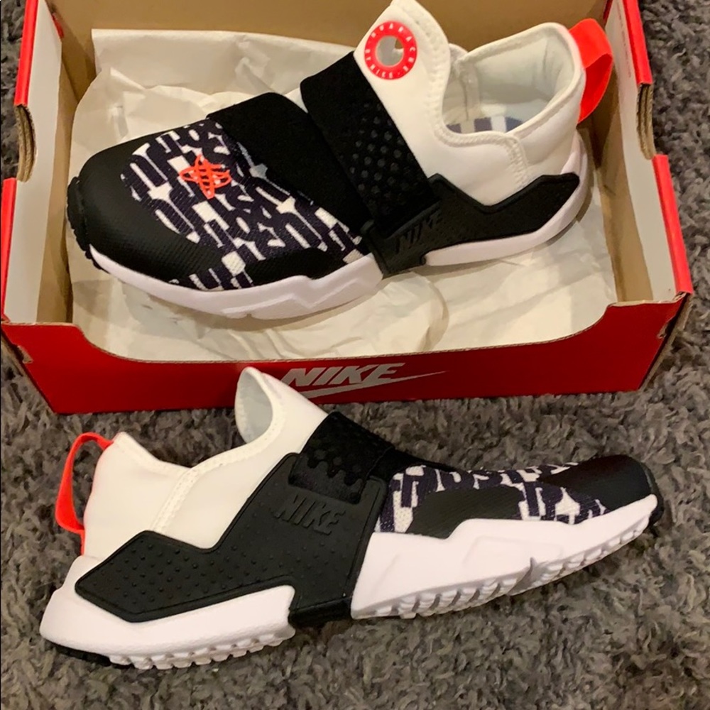 Nike huaraches 5y